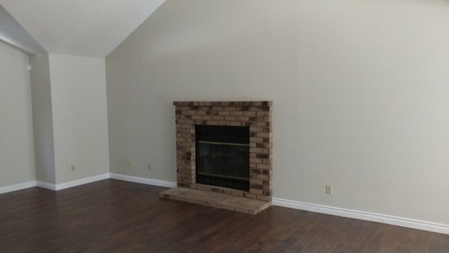 Building Photo - 2-Story home in NE Fresno, Clovis Unified Schools, super clean!