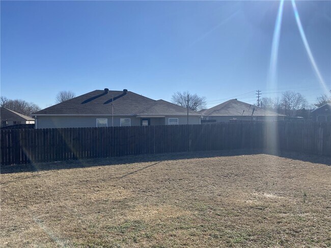 Building Photo - 1426 Apollo Dr