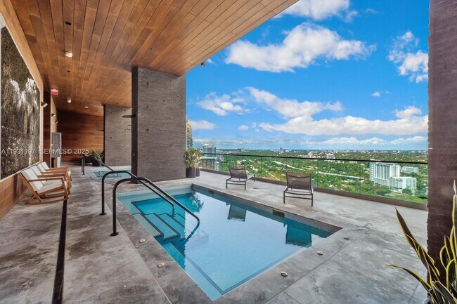 Building Photo - 1451 Brickell Ave