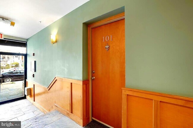 Building Photo - 610 Jefferson St NW