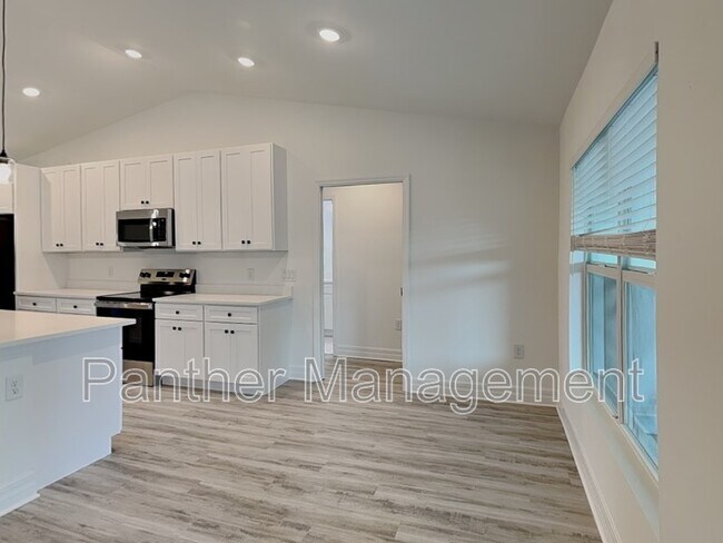 Building Photo - 220 NE 31st Terrace