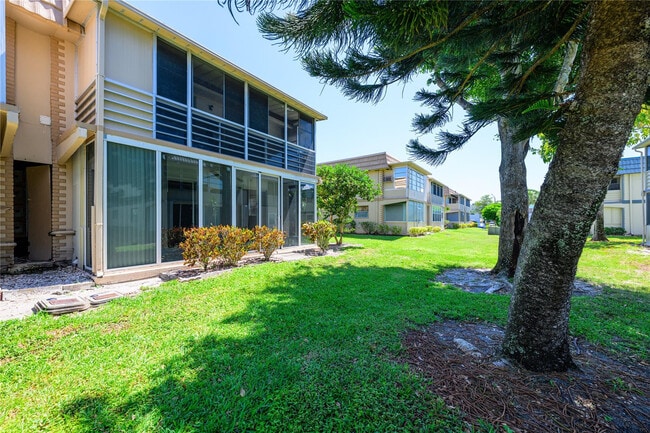 Building Photo - 633 Brittany N