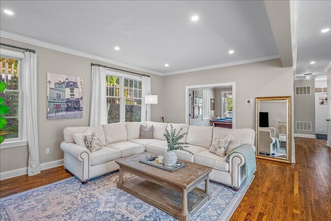 Building Photo - Beautifully Renovated 4 Bedroom 2.5 Bathroom Colonial