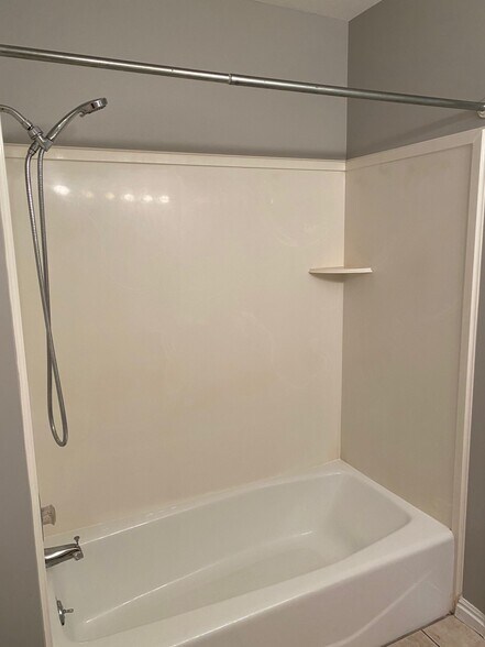 Building Photo - 498 Pheasant Ridge Dr