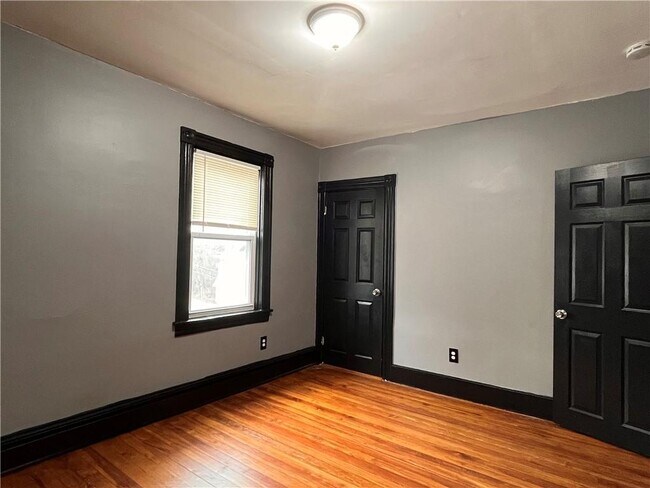 Building Photo - 28 Roger Williams Ave