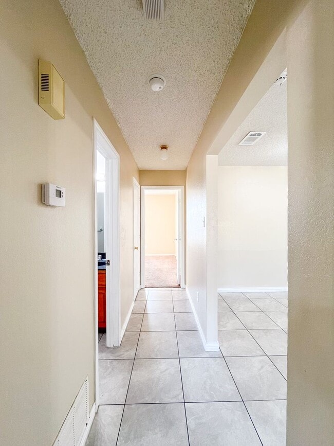 Building Photo - Available NOW!!!! Beautiful 4 bedroom, 2 bath, 2 car garage home with a privacy fenced yard and c...