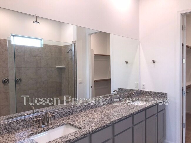 Building Photo - 10918 W Yates Ln