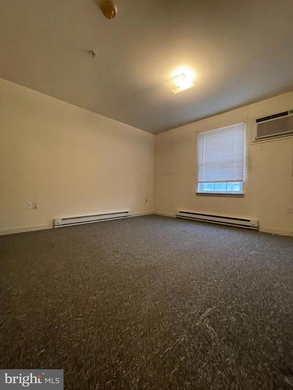 Building Photo - 159 E Chestnut St