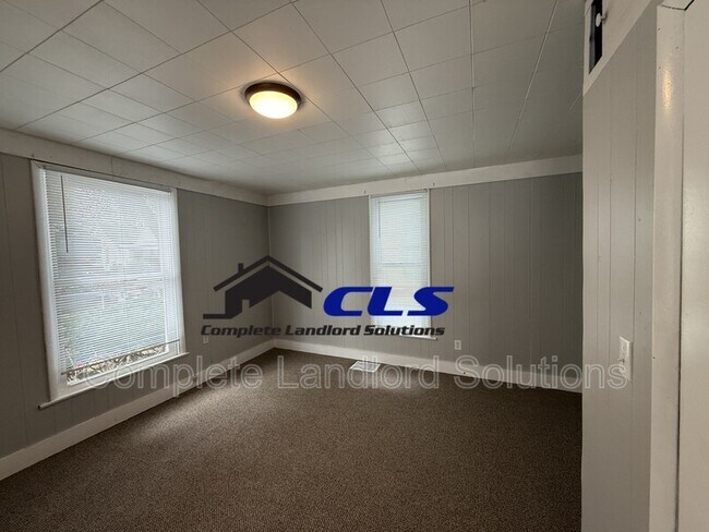 Building Photo - 2401 Garfield Ave