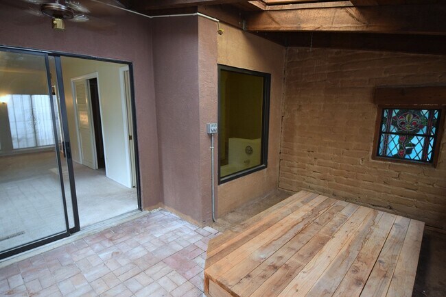 Building Photo - 6008 Quemado Dr NE