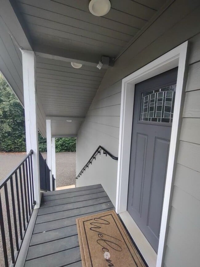 Building Photo - Studio Apt in Private Setting