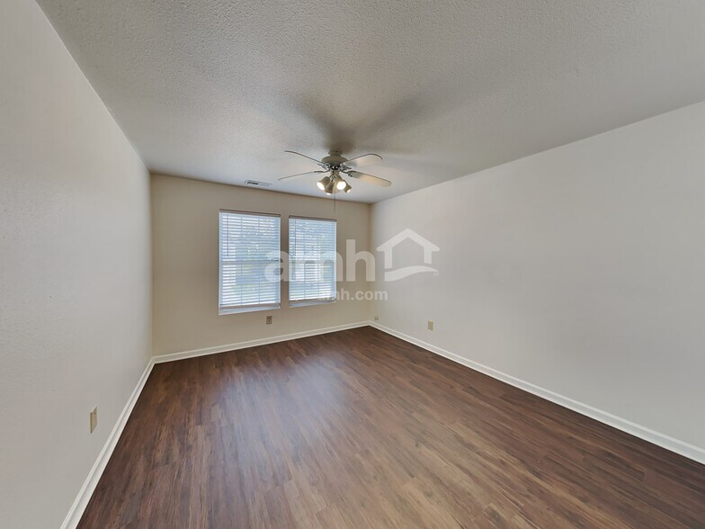 Building Photo - 386 Morning Dew Dr