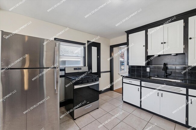 Building Photo - 22618 Maxine St