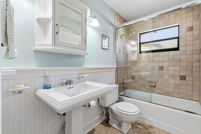 Building Photo - 2579 Bedford Mews Dr