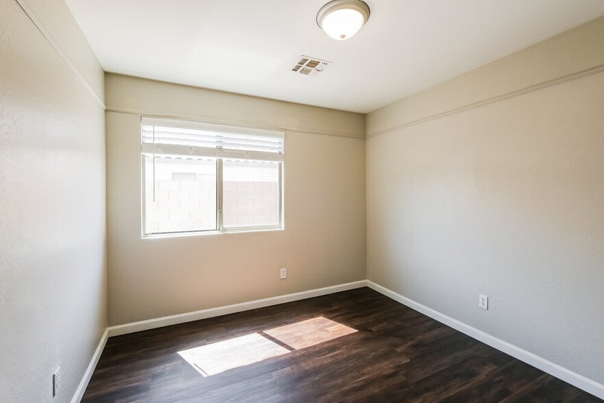 Building Photo - 15843 W Woodlands Ave