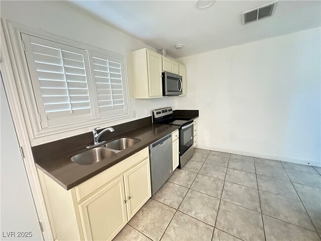 Building Photo - 501 Slayton Dr