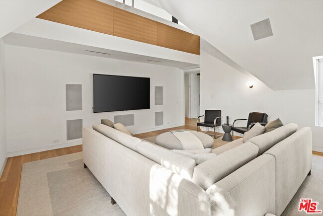 Building Photo - 165 Mabery Rd