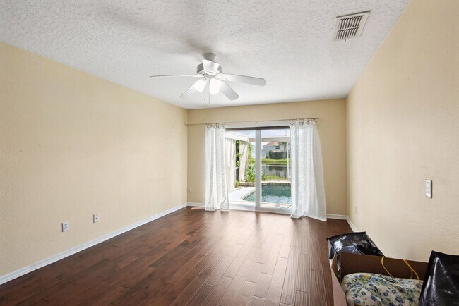 Building Photo - 4 Bedroom Single Family in Orlando