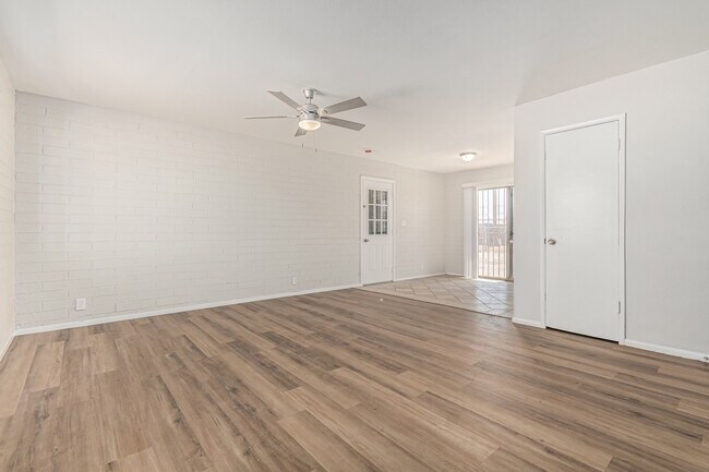Building Photo - 4641 S 17th Pl