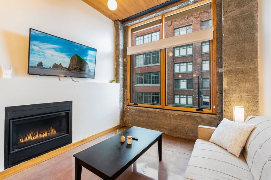 Building Photo - 2120 Commerce St