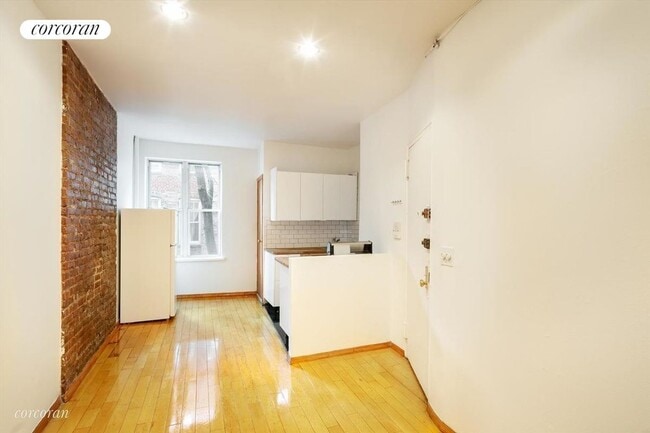 Building Photo - 257 W 12th St