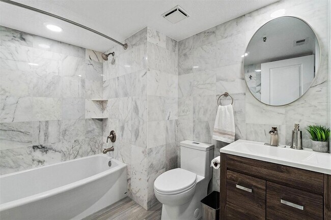 Building Photo - 19111 Vista Bay Dr