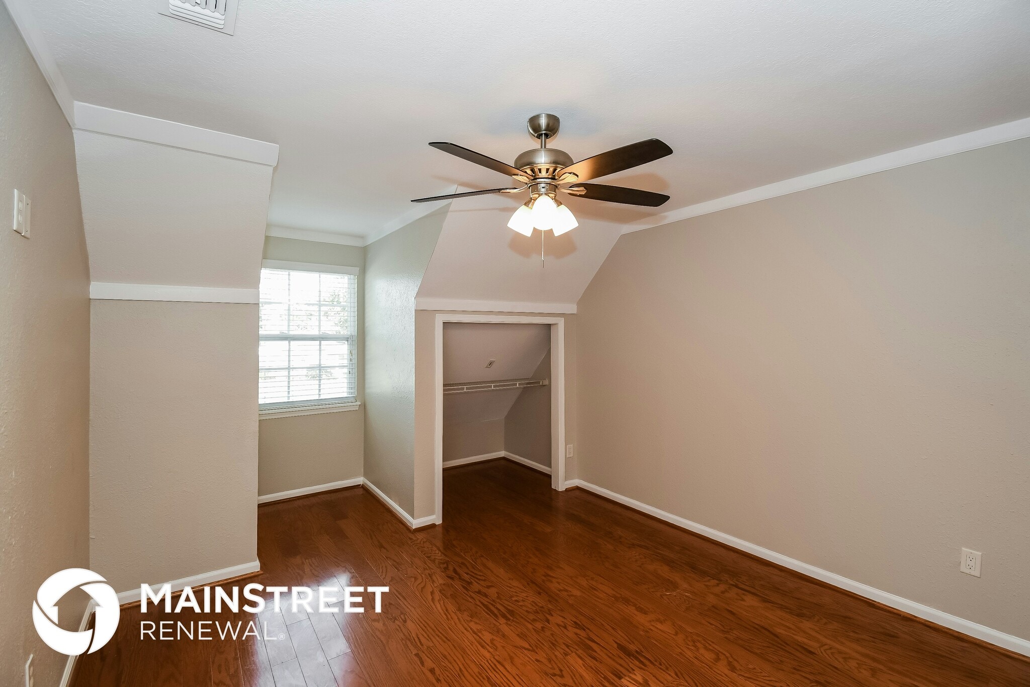 Building Photo - 10585 Castlebrook Dr