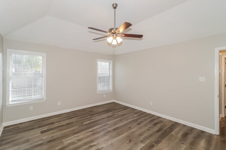 Building Photo - 3920 Pecan Trace Cove