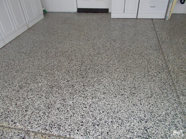 Building Photo - 9641 Vista Del Valle