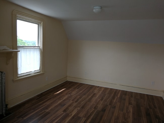 Building Photo - 34 Hume Ave