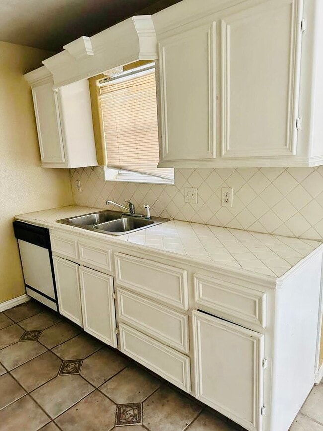 Building Photo - 2501 N I St