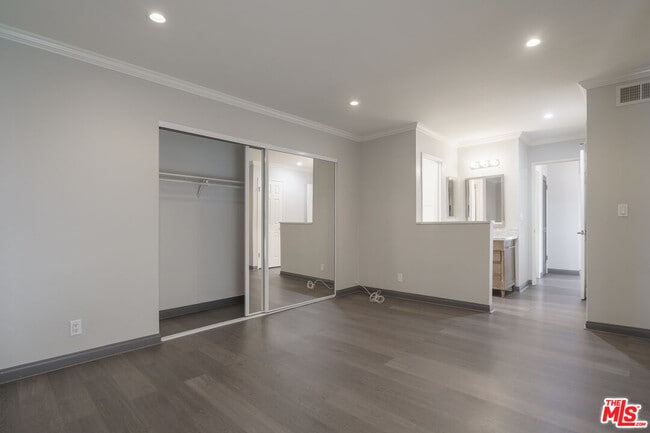 Building Photo - 2830 Lakeridge Ln