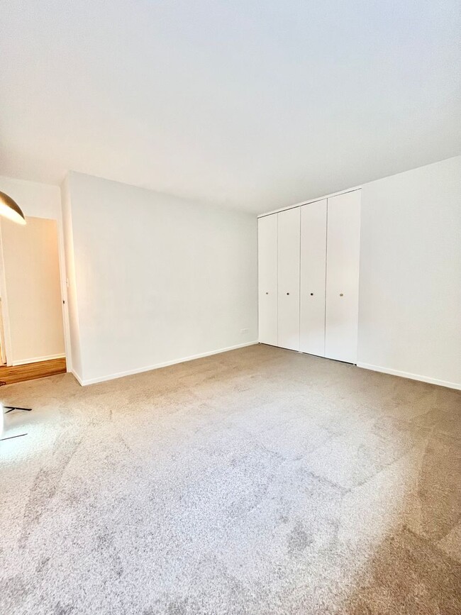 Building Photo - Newly Renovated 2bd/2ba Dwtn Condo!