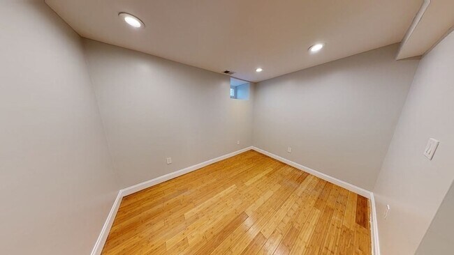 Building Photo - 27 Chestnut Ave