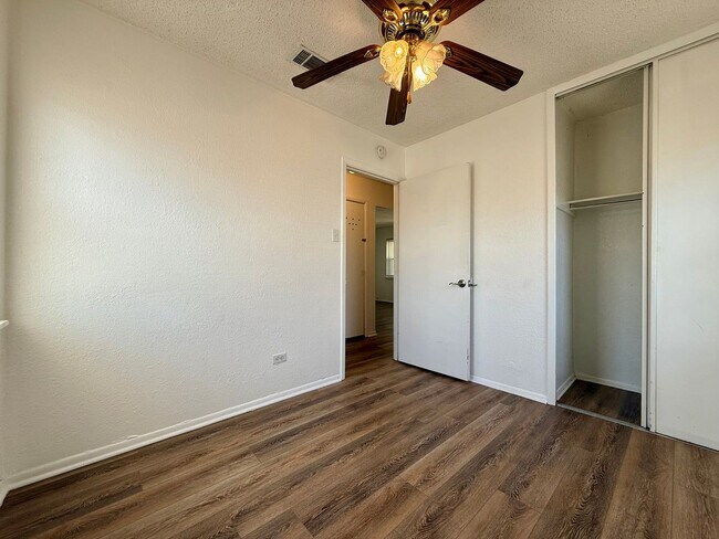 Building Photo - Rental