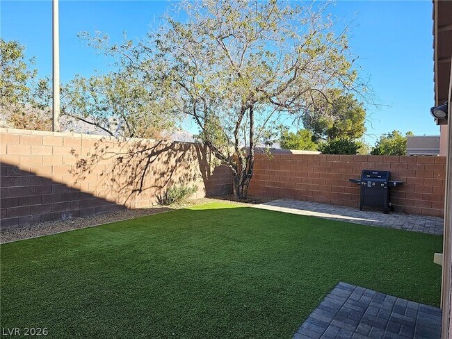 Building Photo - 5064 Whistling Acres Ave