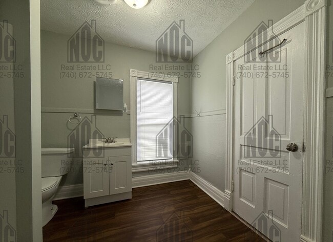 Building Photo - 148 1/2-148 1/2 E Allen St