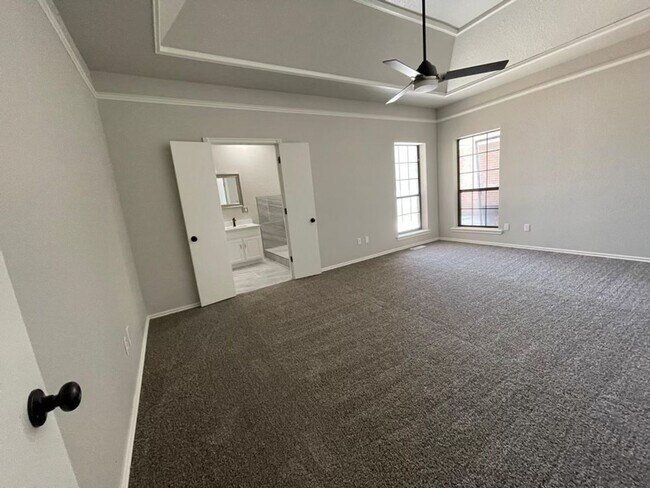 Building Photo - Large Private Oasis FOR RENT in Tuttle!