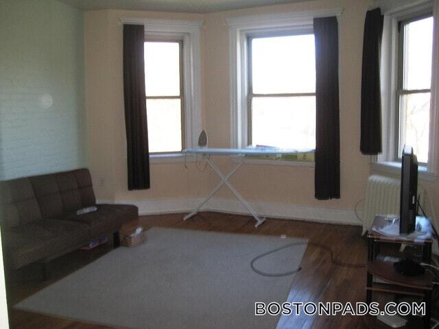 Building Photo - 143 Park Dr