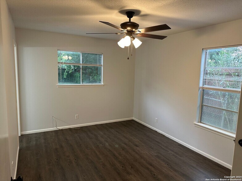 Building Photo - 7211 Westglade Dr