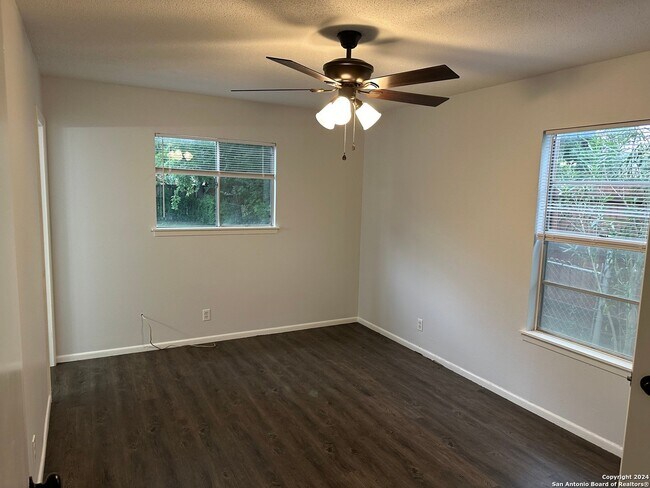 Building Photo - 7211 Westglade Dr