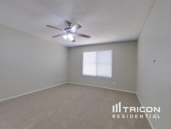 Building Photo - 3727 E Dahlia Dr