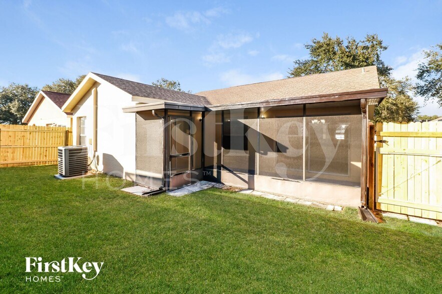 Building Photo - 1423 Mohrlake Dr