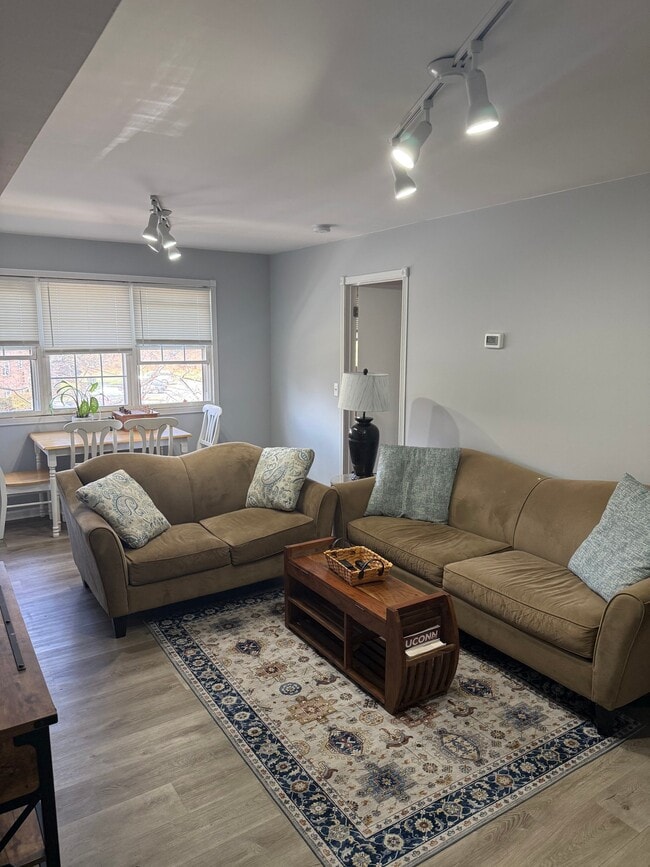 Building Photo - 69 College Dr