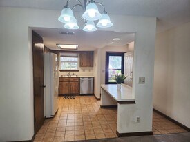 Building Photo - 35097 Whispering Oaks Blvd