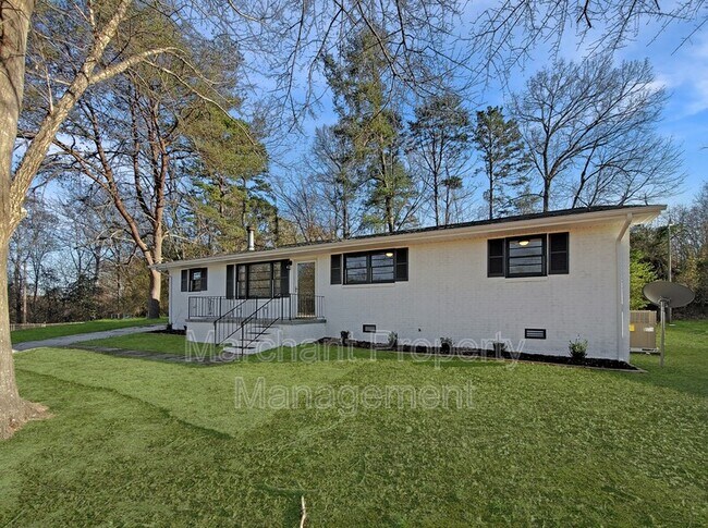 Building Photo - 27 Shamrock Cir