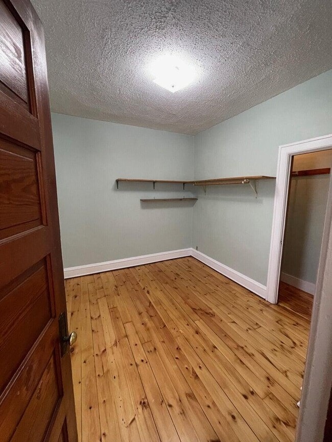 Building Photo - 929 Huron Ave