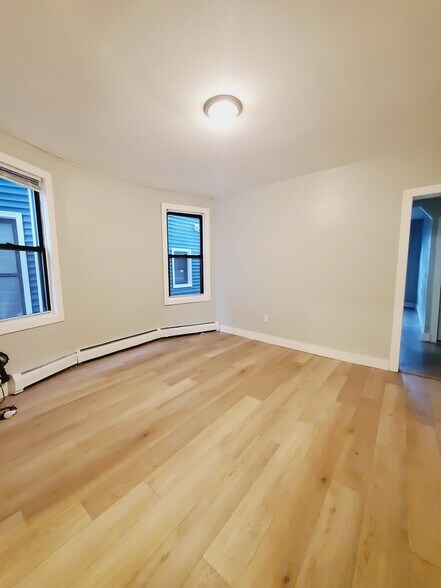 122 Randolph Ave 1L - 120 Randolph Ave