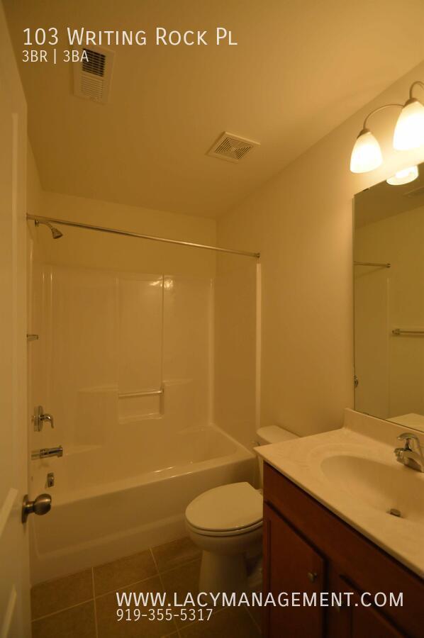 Building Photo - 103 Writing Rock Pl