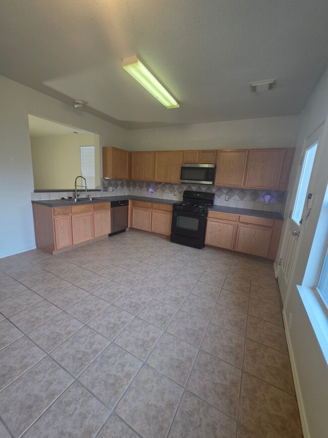 Building Photo - 9714 Coyote Creek Dr